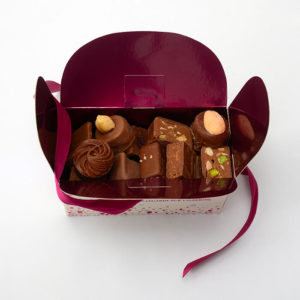 Coffret Assortiment Bonbons de Chocolat NOIR ET LAIT - 24 pièces - Mr & Mrs  Renou - Pâtisserie Chocolaterie École